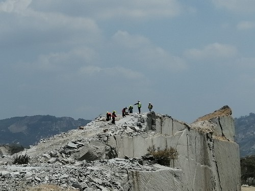 富兴建设+陈中�?富兴建设南安蔡仔山项目施工现场照片~1.jpg 富兴建设+陈中�?富兴建设南安蔡仔山项目施工现场照片~1.jpg