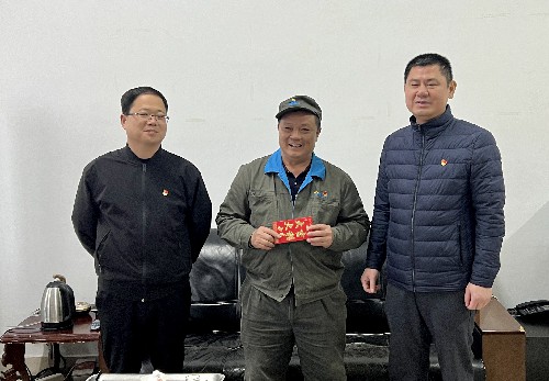 谢颜果:海科公司副总经理祁忠清走访慰问龙岩分公司困难党员~1.jpg 谢颜果:海科公司副总经理祁忠清走访慰问龙岩分公司困难党员~1.jpg