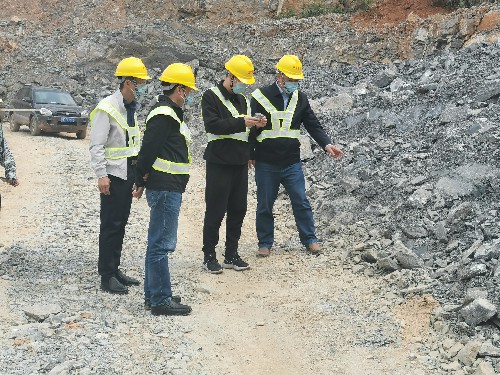 民化建设+杨红�?岩山华润冬瓜仑项目爆破施工现场调�?~1.jpg 民化建设+杨红�?岩山华润冬瓜仑项目爆破施工现场调�?~1.jpg