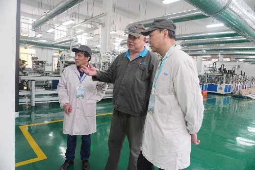 查看生产线监控视频~1.jpg 查看生产线监控视频~1.jpg