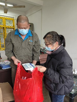 海科永春 孙巧�?用心做好“娘家人�?海峡科化永春分公司工会关爱“再行动�? (2)~1.jpg