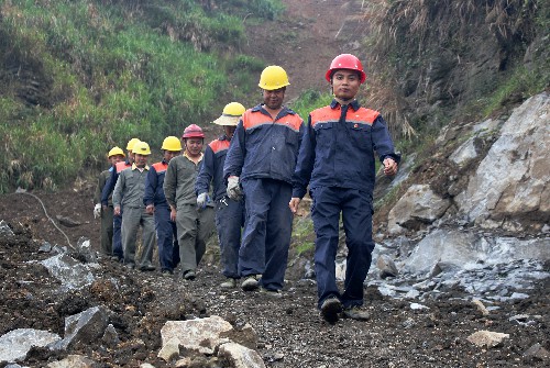 富兴建设公司爆破工程“青年突击队”~1.jpg 富兴建设公司爆破工程“青年突击队”~1.jpg