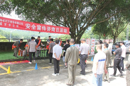福安分公司胡廷淦：图为福安分公司安全宣传咨询日活动现场~1.jpg