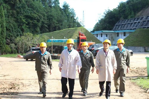 海峡科化永安分公司荆东杰:省机电控股公司党委委员、副总经理吴大文到海峡科化永安分公司调研指导汛期灾后自救及复工复产工作照�?~1.jpg 海峡科化永安分公司荆东杰:省机电控股公司党委委员、副总经理吴大文到海峡科化永安分公司调研指导汛期灾后自救及复工复产工作照�?~1.jpg