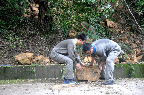 海科永春 陈玉�?海峡科化永春分公司党员干部齐心共筑防汛“安全堤”~1.jpg