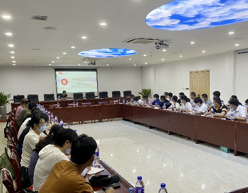 龙岩分公�?张力�?吴孝晟上党课 现场~1.jpg