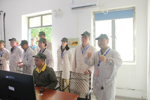 (调整后采用)福安胡廷淦:图为施惠财一行到车间现场查看 (7)~1.jpg (调整后采用)福安胡廷淦:图为施惠财一行到车间现场查看 (7)~1.jpg