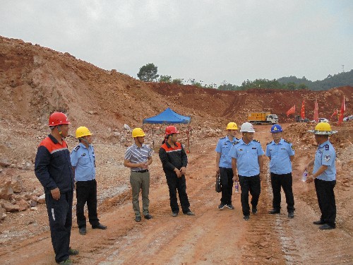 富兴建设公司+卢玉�?三明市公安局、应急局联合检查组在富兴建设公司项目施工现场检查~1.jpg