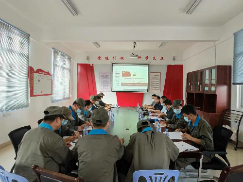 龙岩分公�?张逸清+上党课现�?~1.jpg