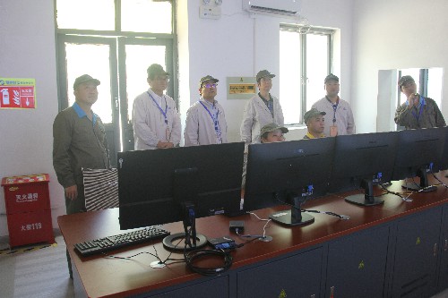 福安胡廷淦：图为董飞龙一行在车间现场 (5)~1.jpg