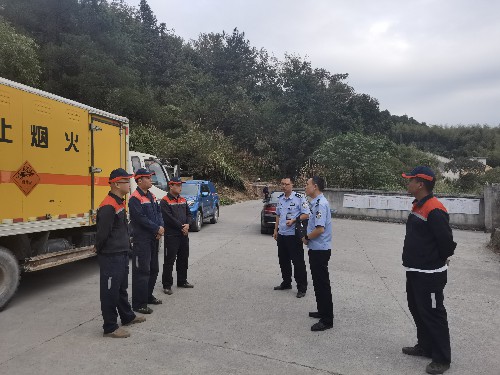 富兴建设公司+卢玉�?三明市公安局到富兴建设公司开展二十大期间安全生产专项检查~1.jpg