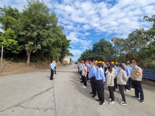 格式工厂永安双华公司:林美云�?1�?日上午董事长邓芳利对应急疏散演练进行点评总结.jpg 格式工厂永安双华公司:林美云�?1�?日上午董事长邓芳利对应急疏散演练进行点评总结.jpg