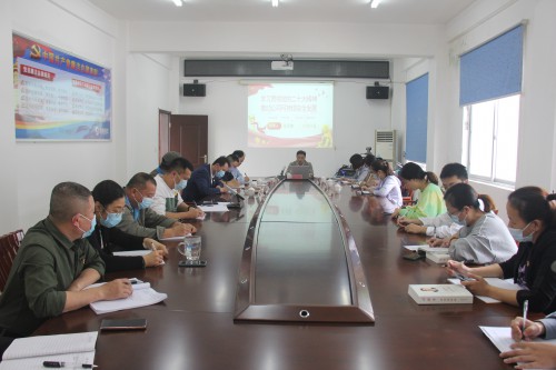 格式工厂福安胡廷淦：图为张贤锋到福安分公司乳化车间党支部上党�?(1).jpg