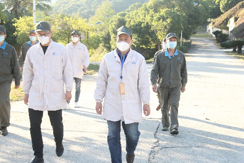 福安胡廷淦：图为张贤锋一行到车间现场检�?(2) [原始大小].jpg