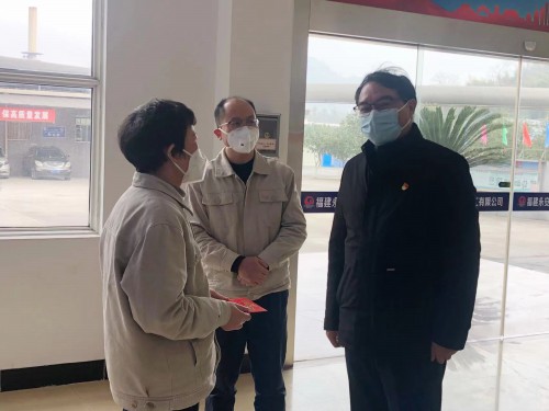 格式工厂永安双华公司陈茜茜：海峡科化公司党委书记、董事长吴彩洪到永安双华公司慰问困难职工.jpg