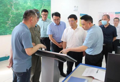 格式工厂省机电控股公司党委副书记、总经理董飞龙,党委委员、副总经理吴大文一行到海峡科化永安分公�?.jpg 格式工厂省机电控股公司党委副书记、总经理董飞龙,党委委员、副总经理吴大文一行到海峡科化永安分公�?.jpg