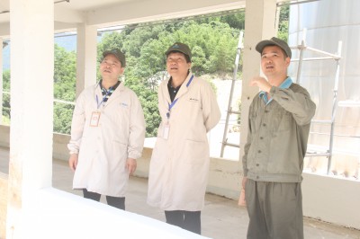 格式工厂福安胡廷淦:图为何浦寨到生产现场实地调研 (2).jpg 格式工厂福安胡廷淦:图为何浦寨到生产现场实地调研 (2).jpg