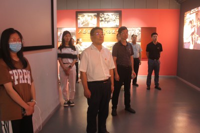 格式工厂采用-福安胡廷淦：图为董飞龙一行参观闽东苏区纪念馆 (2).jpg