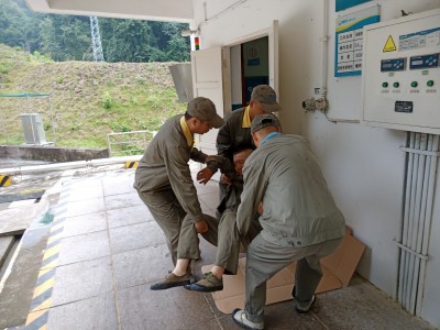 格式工厂欧天赐:乳化二车间高温中暑应急处置演�?.jpg 格式工厂欧天赐:乳化二车间高温中暑应急处置演�?.jpg