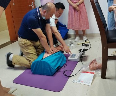 格式工厂采用-省民爆公司开展心肺长复苏技能培�?.jpg 格式工厂采用-省民爆公司开展心肺长复苏技能培�?.jpg