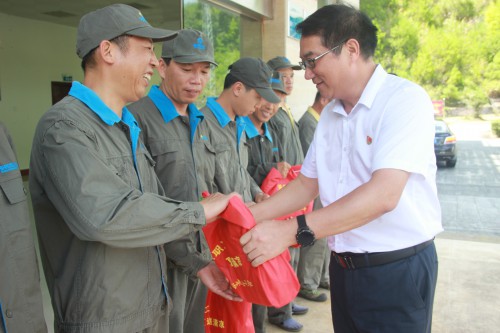 格式工厂1烽林连珂莹:清凉慰问近景.jpg 格式工厂1烽林连珂莹:清凉慰问近景.jpg