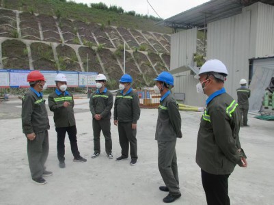 格式工厂民化建设 谢宜芳 海峡科化公司党委委员、副总经理徐德安带队到民化建设公司开展民法典宣传月“爆破风险防范”专项法律调研及宣...jpg