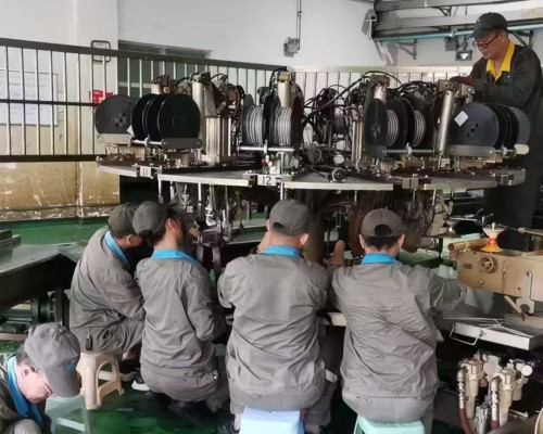 格式工厂龙岩分公司+钟强光+龙岩分公司机修党支部“小改小革”显担当 筑牢安全屏障、激活产能新动能.jpg